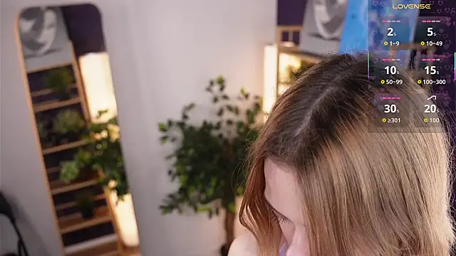 Snapshot of HollieCollelo chatting on 09.26.25 HollieCollelo online show from 09.26.25