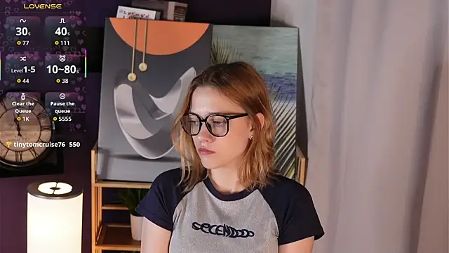 Snapshot of HollieCollelo chatting on 09.28.25 HollieCollelo online show from 09.28.25