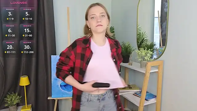 Snapshot of HollieCollelo chatting on 10.10.25 HollieCollelo online show from 10.10.25