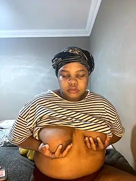 Snapshot of MamoM24 chatting on 09.09.25 MamoM24 online show from 09.09.25