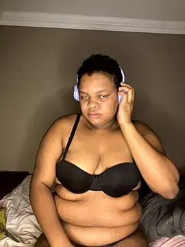 Snapshot of MamoM24 chatting on 09.20.25 MamoM24 online show from 09.20.25