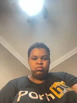 Snapshot of MamoM24 chatting on 09.28.25 MamoM24 online show from 09.28.25