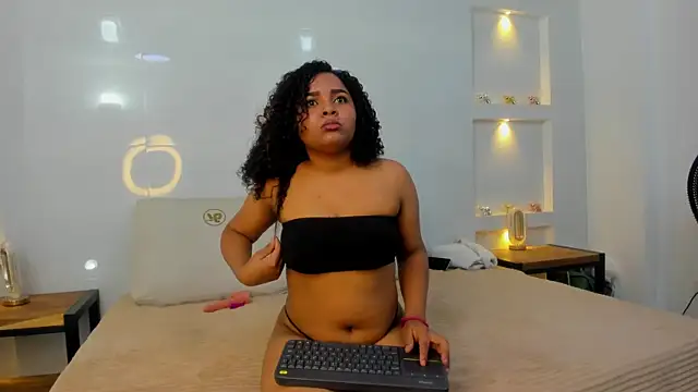 lyana cowel online show from 10.14.25