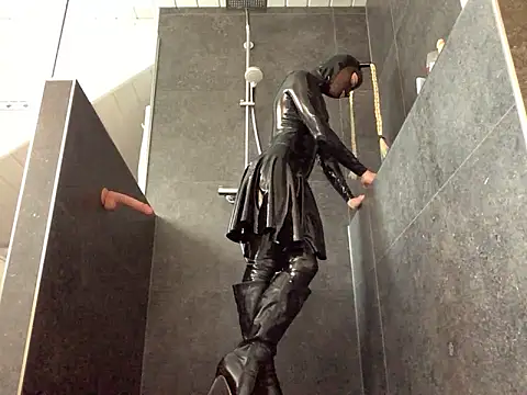 latexluisa online show from 02.15.26