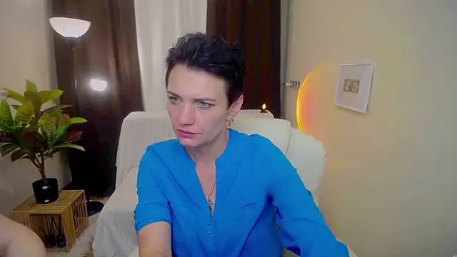 Snapshot of AvaSaturnian chatting on 09.13.25 AvaSaturnian online show from 09.13.25