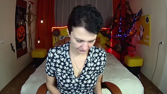 AvaSaturnian online show from 10.20.25