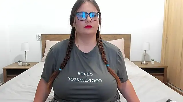 Snapshot of amiravyxen chatting on 09.08.25 amiravyxen online show from 09.08.25