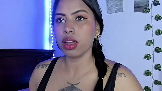 Snapshot of Michluxe_69 chatting on 10.02.25 Michluxe 69 online show from 10.02.25