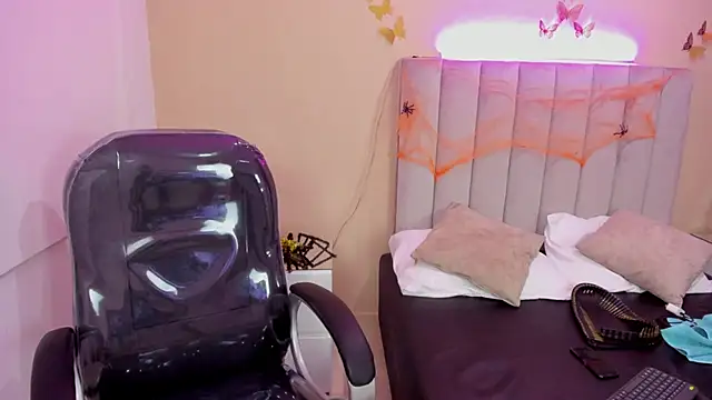 Snapshot of May_y_Goeth chatting on 10.29.25 May y Goeth online show from 10.29.25