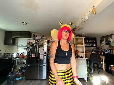 Snapshot of kinkycanner chatting on 10.26.25 kinkycanner online show from 10.26.25