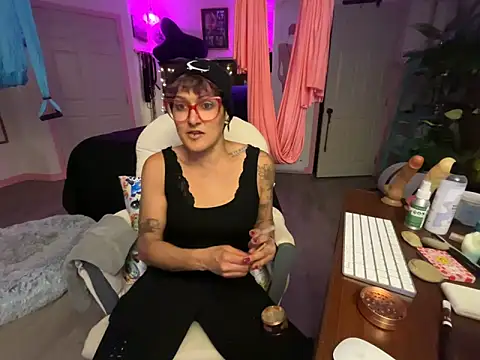 Snapshot of kinkycanner chatting on 03.25.26 kinkycanner online show from 03.25.26