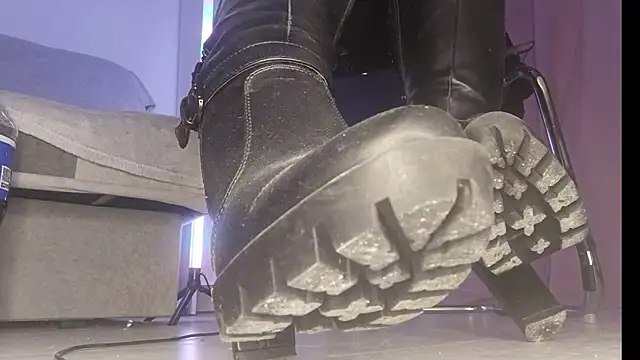 CruelSiren online show from 10.25.25