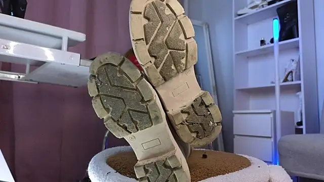 CruelSiren online show from 12.22.25