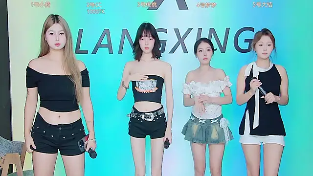 Snapshot of Emeralds_Girls chatting on 09.11.25 Emeralds Girls online show from 09.11.25