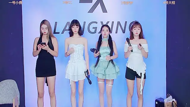 Snapshot of Emeralds_Girls chatting on 09.15.25 Emeralds Girls online show from 09.15.25