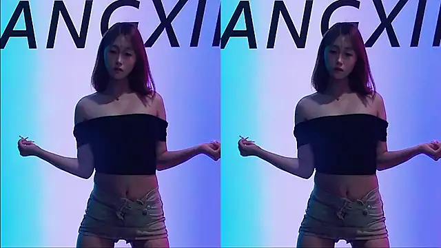 Snapshot of Emeralds_Girls chatting on 09.18.25 Emeralds Girls online show from 09.18.25