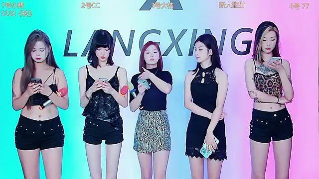 Snapshot of Emeralds_Girls chatting on 10.01.25 Emeralds Girls online show from 10.01.25