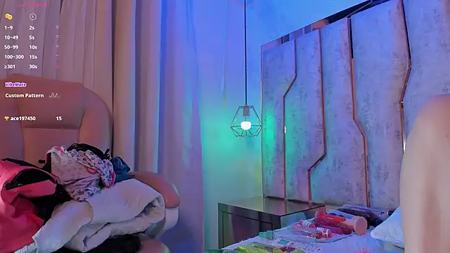 Snapshot of violet_sm chatting on 09.10.25 violet sm online show from 09.10.25