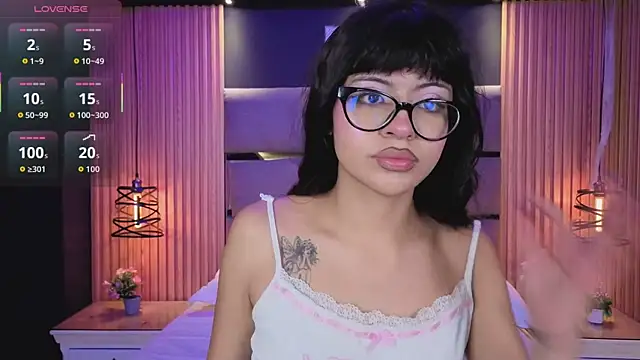 Snapshot of AlanaWalker9 chatting on 02.11.26 AlanaWalker9 online show from 02.11.26