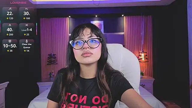 Snapshot of AlanaWalker9 chatting on 02.18.26 AlanaWalker9 online show from 02.18.26