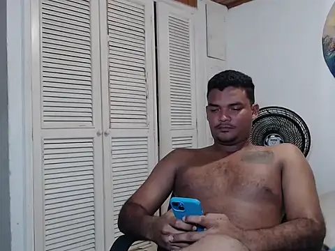 Snapshot of latinboyhugecock chatting on 10.29.25 latinboyhugecock online show from 10.29.25