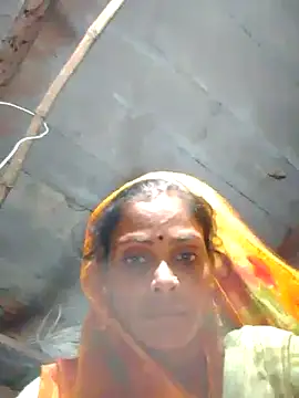 Snapshot of H_seema chatting on 09.28.25 H seema online show from 09.28.25