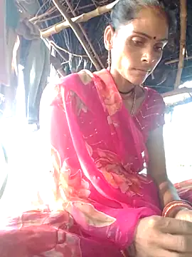 Snapshot of H_seema chatting on 10.08.25 H seema online show from 10.08.25