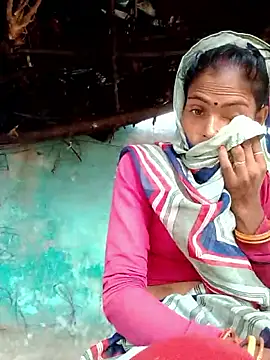 Snapshot of H_seema chatting on 10.18.25 H seema online show from 10.18.25