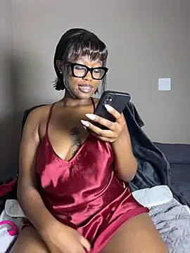 Moonzy77 online show from 12.19.25