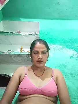 Snapshot of Nillohot chatting on 10.14.25 Nillohot online show from 10.14.25