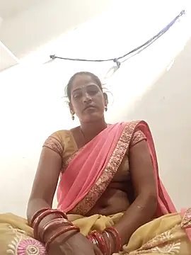Snapshot of Nillohot chatting on 10.24.25 Nillohot online show from 10.24.25