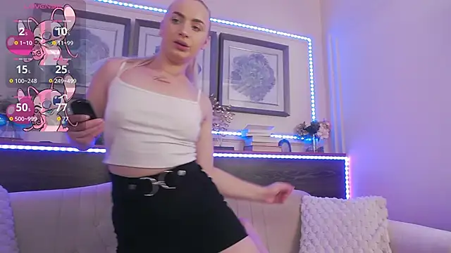 Snapshot of ViktoriaBlue chatting on 10.08.25 ViktoriaBlue online show from 10.08.25