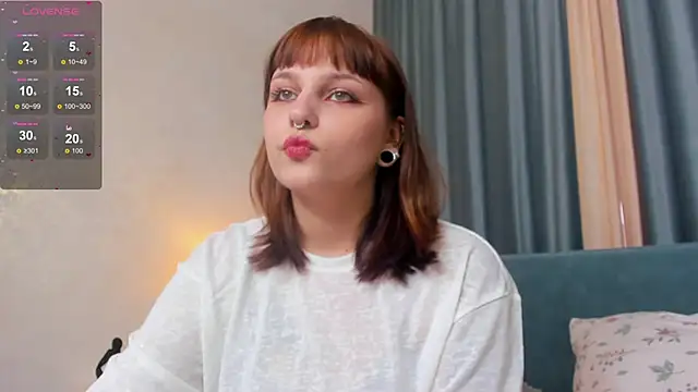 Snapshot of LeslieThomass chatting on 10.24.25 LeslieThomass online show from 10.24.25