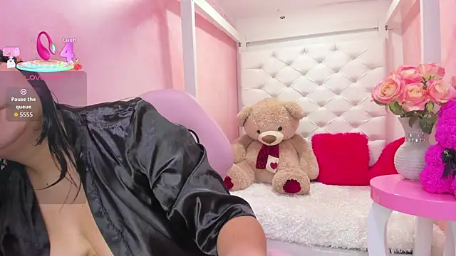 Snapshot of Dulce_meow chatting on 10.10.25 Dulce meow online show from 10.10.25