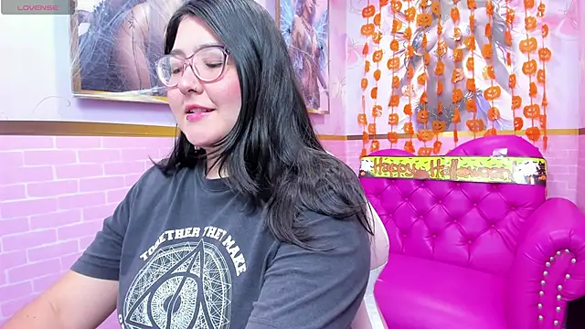 Snapshot of Dulce_meow chatting on 10.17.25 Dulce meow online show from 10.17.25