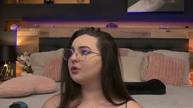 Mia Swano online show from 08.04.26