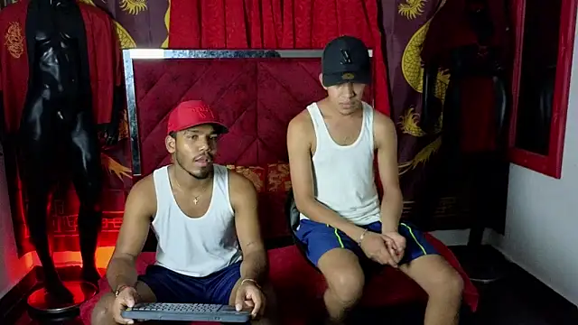 Snapshot of Venezuelan_threesome chatting on 09.11.25 Venezuelan threesome online show from 09.11.25