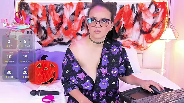 Snapshot of LilithValmare chatting on 10.10.25 LilithValmare online show from 10.10.25