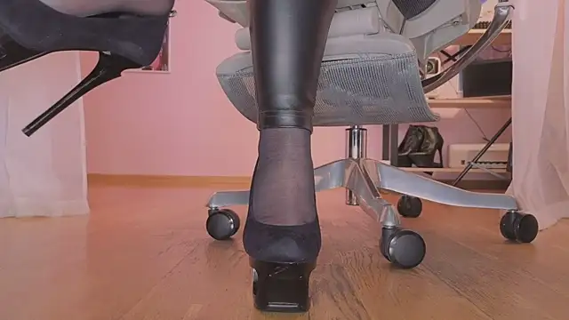 Snapshot of Jolie_Orchid chatting on 02.18.26 Jolie Orchid online show from 02.18.26