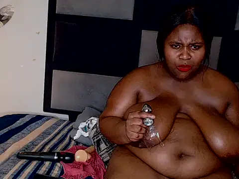 Snapshot of Freaky-boobs chatting on 09.21.25 Freaky-boobs online show from 09.21.25