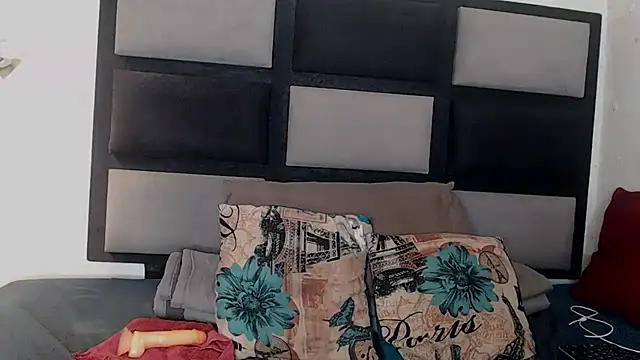 Snapshot of Freaky-boobs chatting on 10.28.25 Freaky-boobs online show from 10.28.25