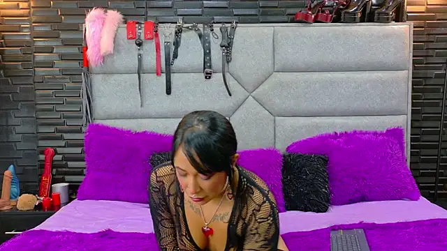 DaiaRousi online show from 10.15.25