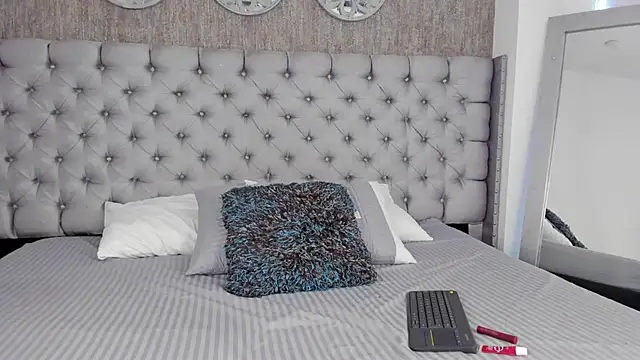 NahomyAngel online show from 10.23.25