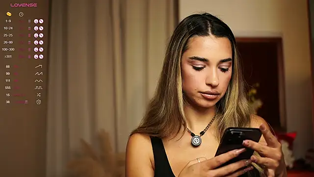 Snapshot of ItalianGirl chatting on 10.03.25 ItalianGirl online show from 10.03.25