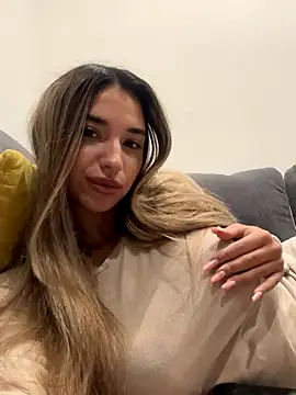 Snapshot of ItalianGirl chatting on 10.09.25 ItalianGirl online show from 10.09.25