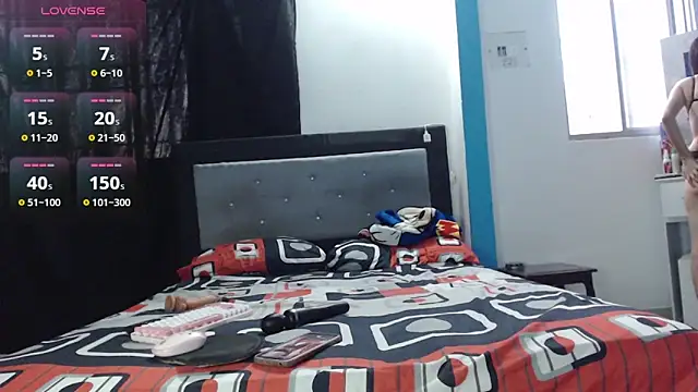 Snapshot of Luisa_Paul chatting on 10.21.25 Luisa Paul online show from 10.21.25