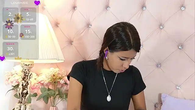 Snapshot of CaterinaRomano chatting on 09.11.25 CaterinaRomano online show from 09.11.25