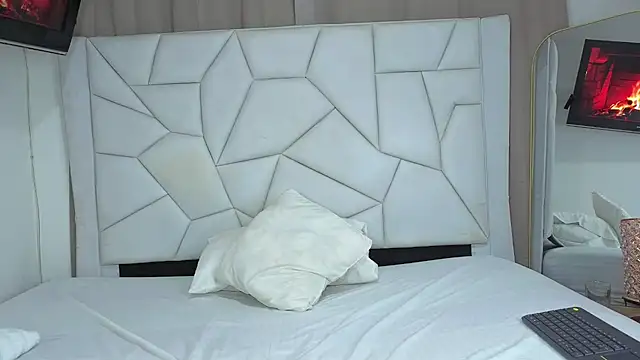 Snapshot of Paulaboterom chatting on 10.09.25 Paulaboterom online show from 10.09.25