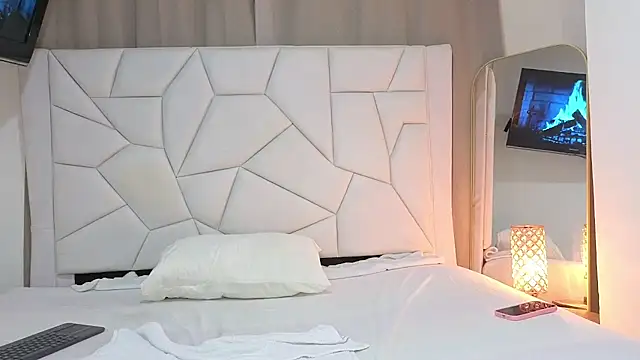 Snapshot of Paulaboterom chatting on 10.14.25 Paulaboterom online show from 10.14.25