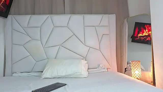 Snapshot of Paulaboterom chatting on 10.16.25 Paulaboterom online show from 10.16.25